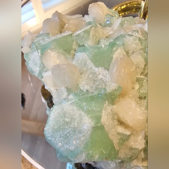 Green Apophyllite And Stillbite With A Dusting Of Sparkly Clear Quartz- Gorgeous - Picture 4 of 16